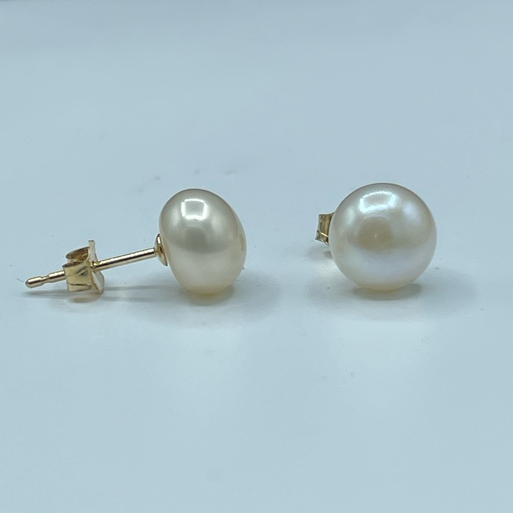 Natural Freshwater Pearl 14k Yellow Gold Stud Earrings | 7 MM Cultured Pearls